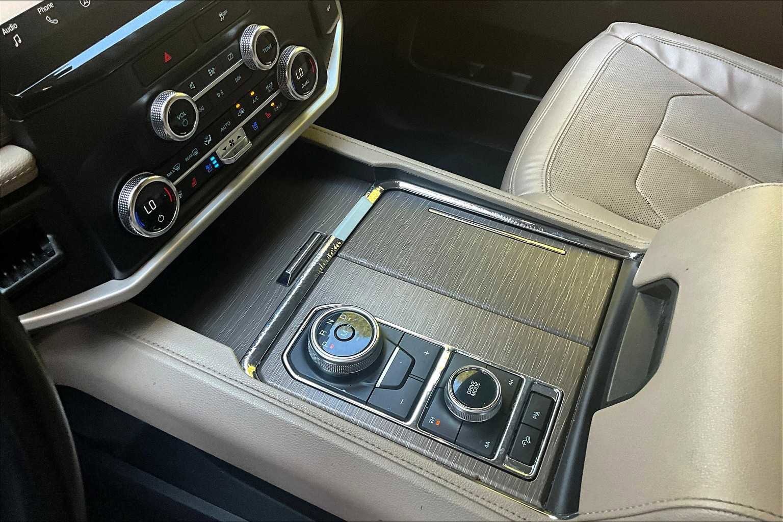 Used 2023 Ford Expedition Limited image 31