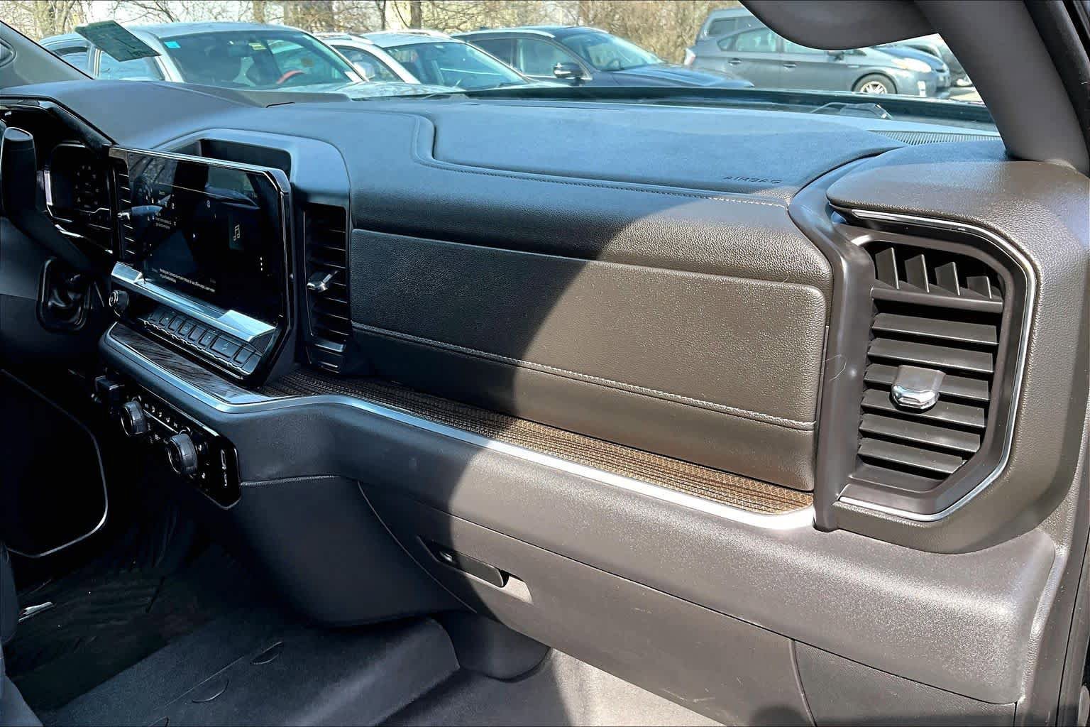 Used 2022 Chevrolet Silverado 1500 LT AWD/4WD image 17