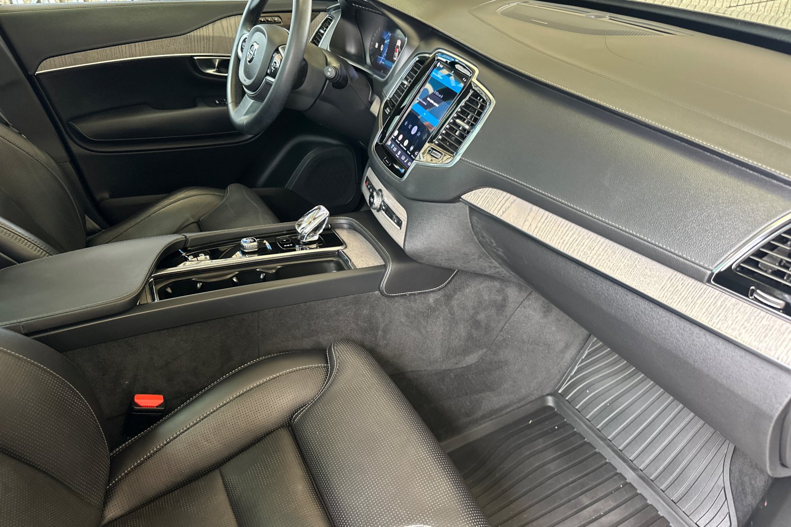 Certified 2023 Volvo XC90 T8 Ultimate w/ Protection Package Premier AWD/4WD image 20