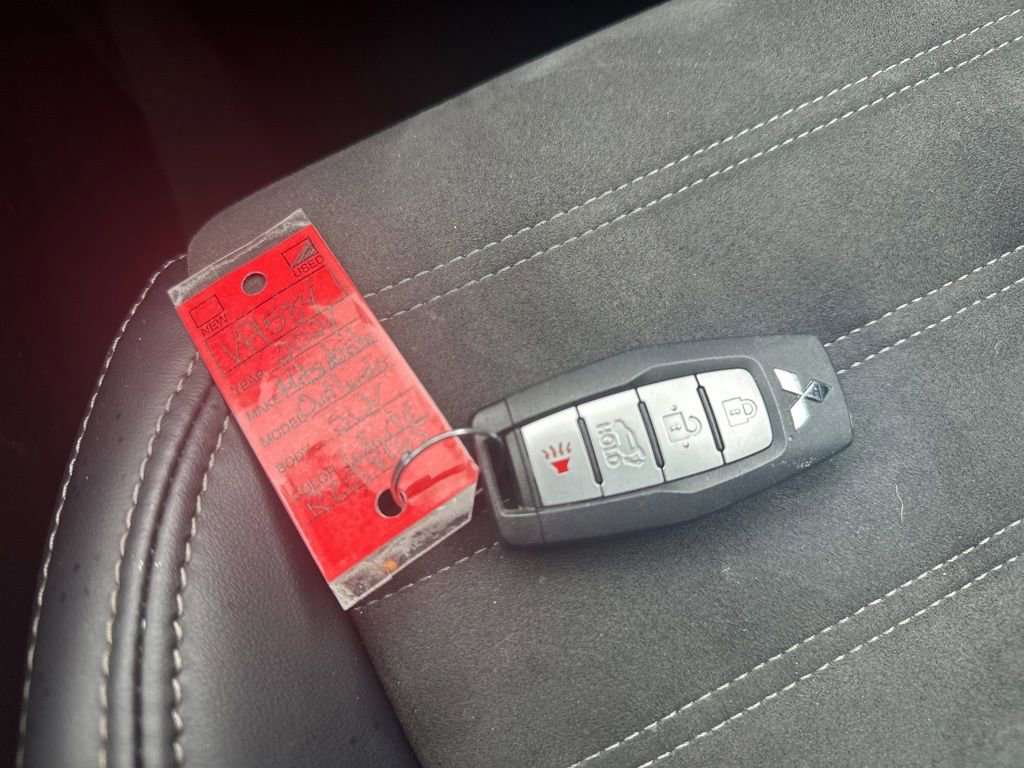 Used 2024 Mitsubishi Outlander SE Black Edition image 34