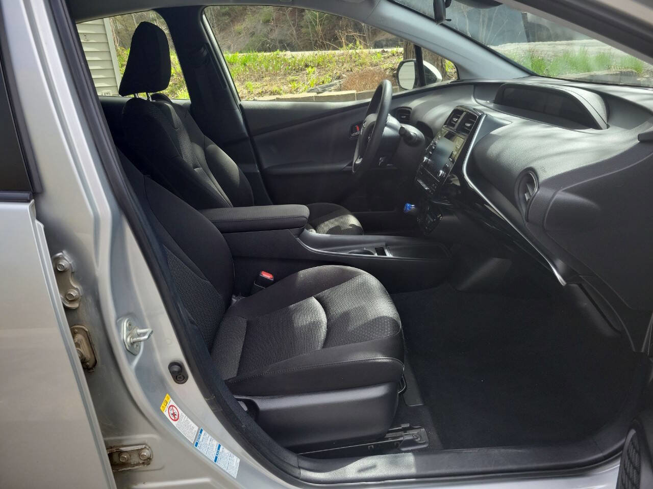 Used 2020 Toyota Prius LE AWD/4WD image 17