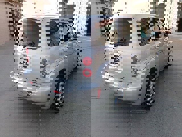 Used 2011 Chevrolet HHR LT image 8