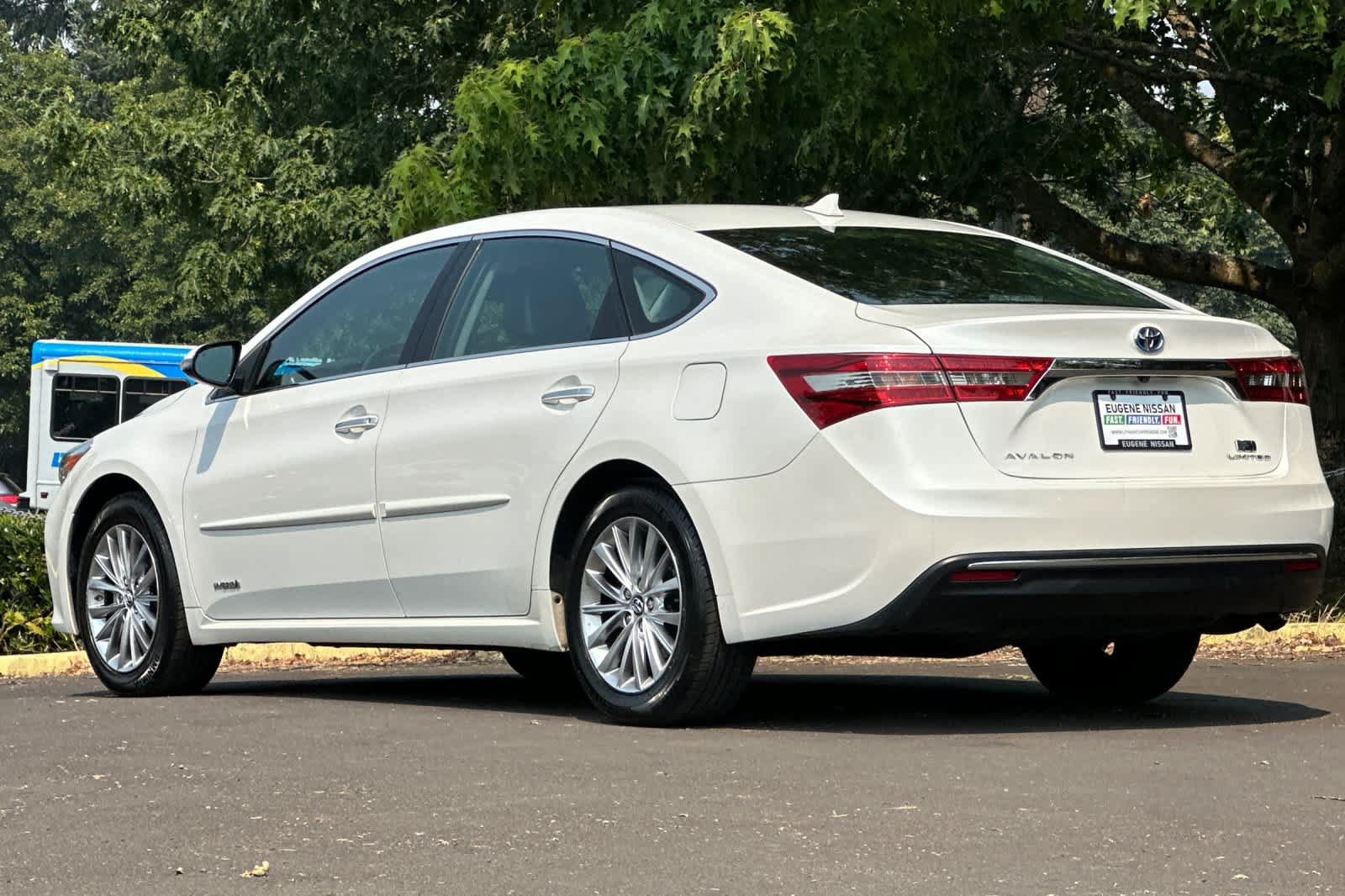 Used 2016 Toyota Avalon Limited w/ Protection Package FWD image 6