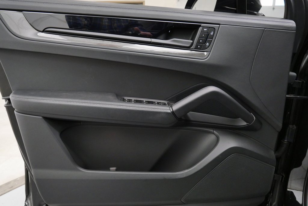 Used 2025 Porsche Cayenne GTS image 13