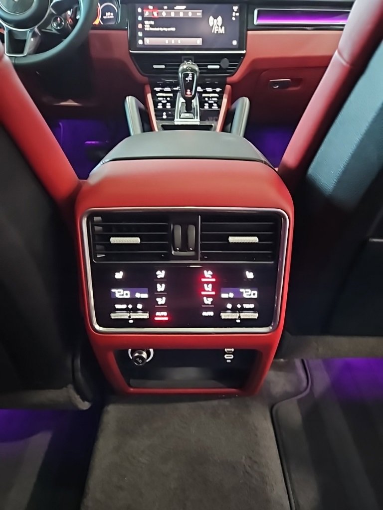 Used 2022 Porsche Cayenne Coupe image 18