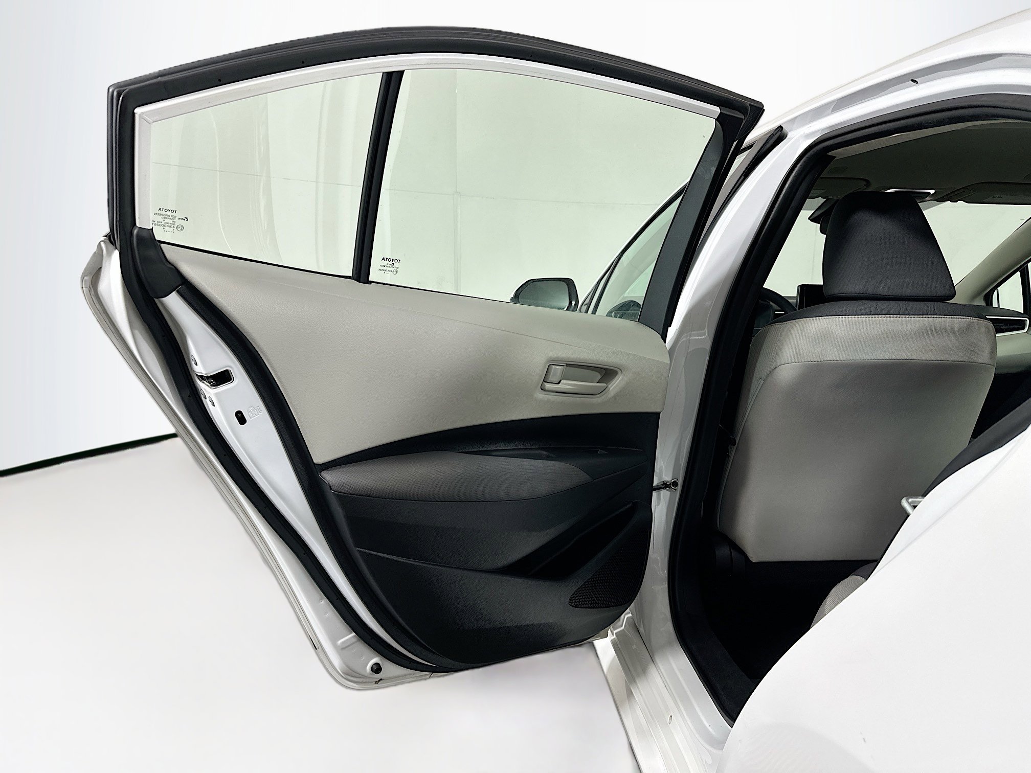 Used 2024 Toyota Corolla LE image 25