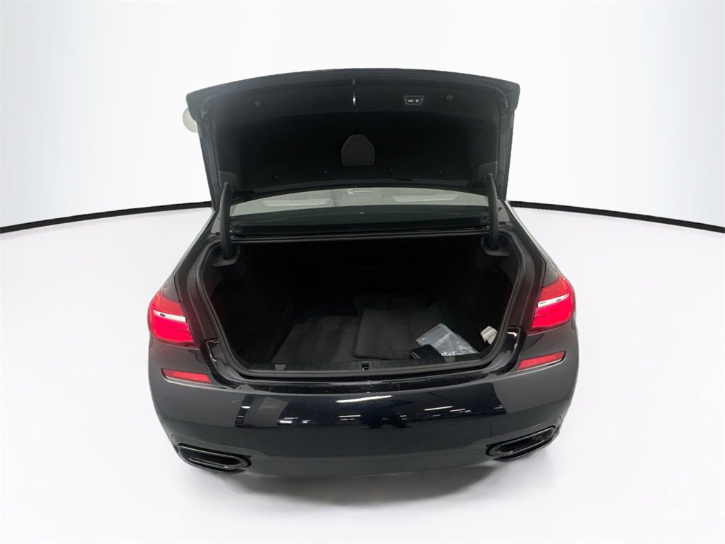 Used 2019 BMW 750i image 25