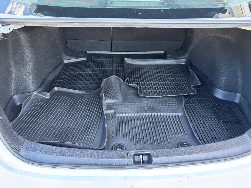 Used 2025 Toyota Corolla LE FWD image 38