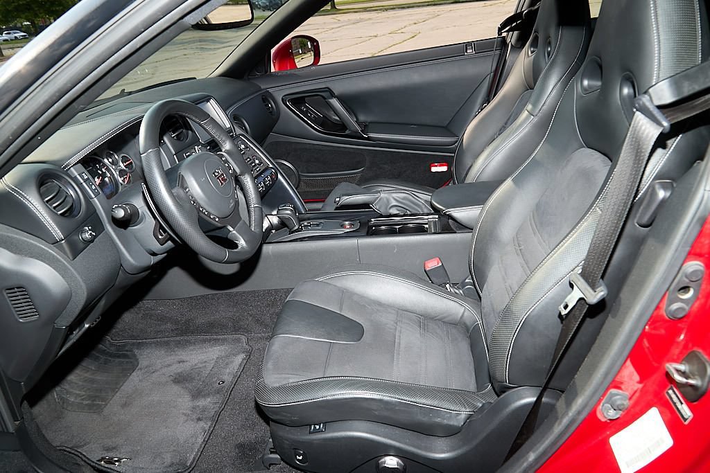 Used 2016 Nissan GT-R Premium AWD/4WD image 34