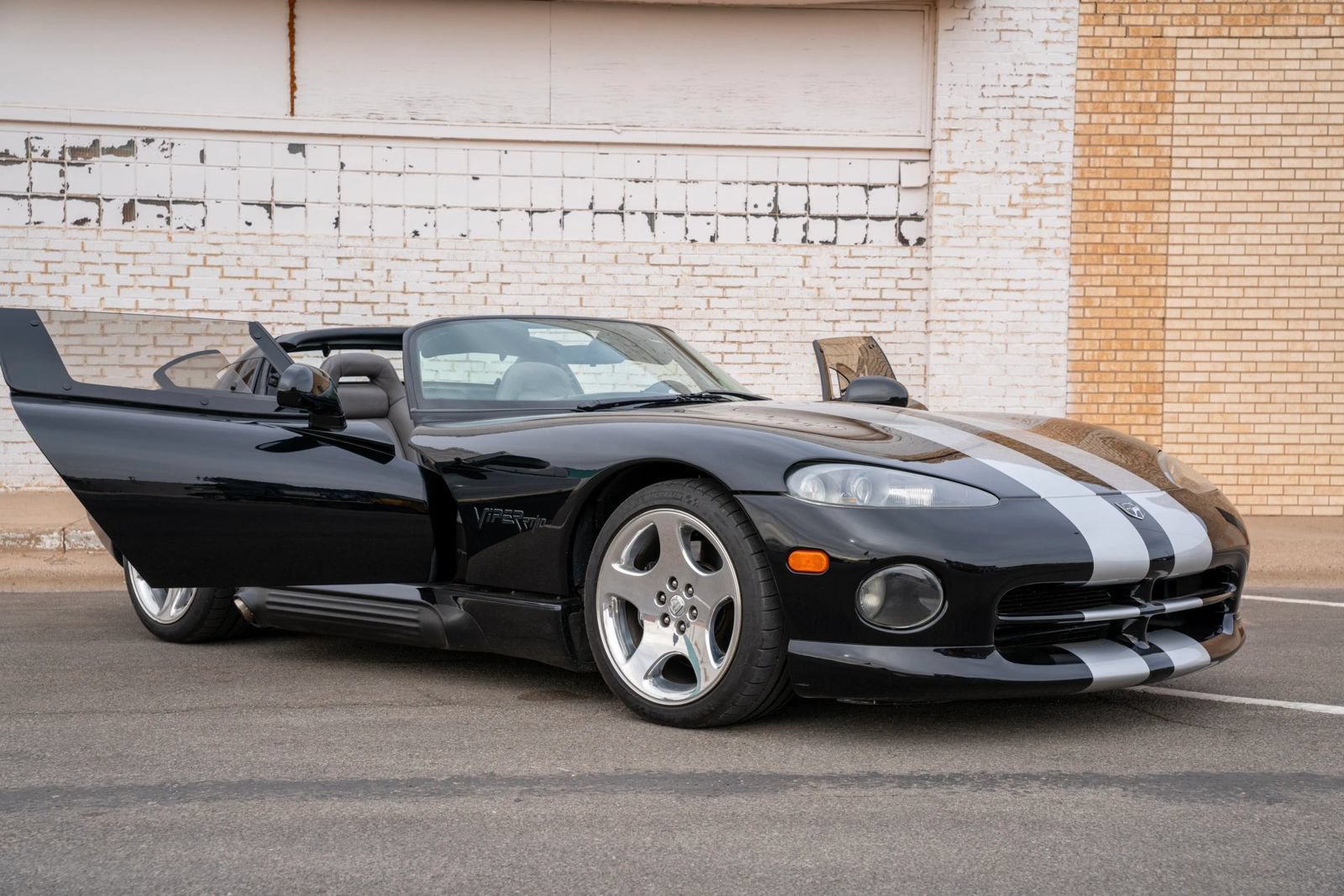 Used 1994 Dodge Viper RT/10 RWD image 25