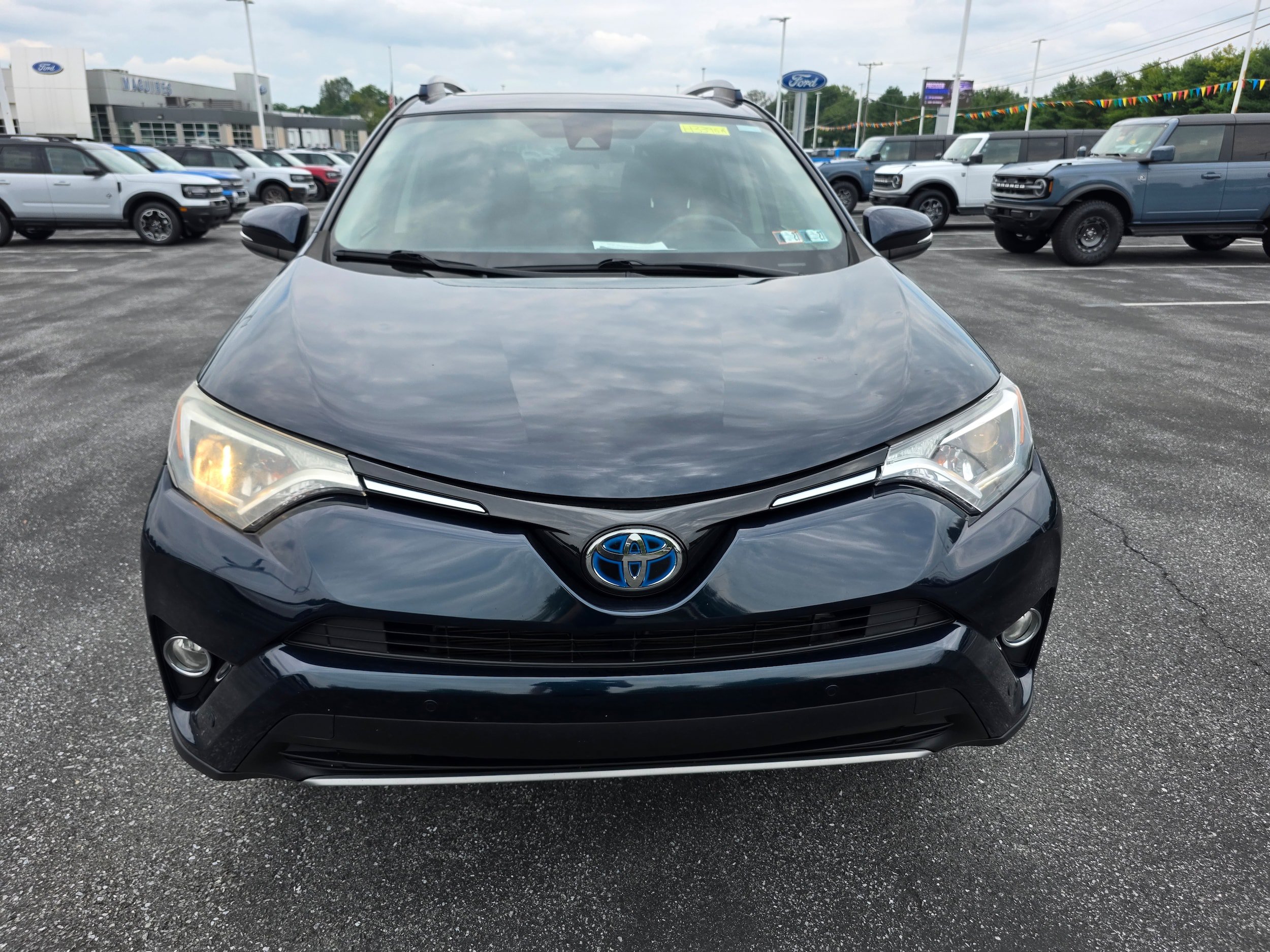 Used 2017 Toyota RAV4 XLE w/ Convenience Package AWD/4WD image 6