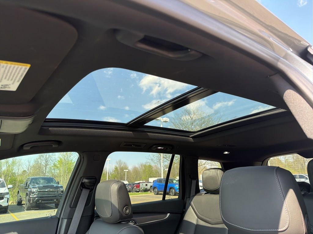 Used 2024 Cadillac XT6 Luxury w/ LPO, Floor Liner Package AWD/4WD image 11