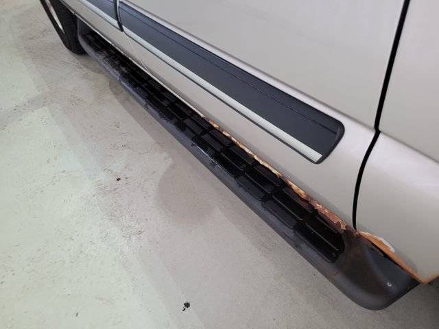 Used 2005 Chevrolet Suburban LS w/ Preferred Equipment Group image 19