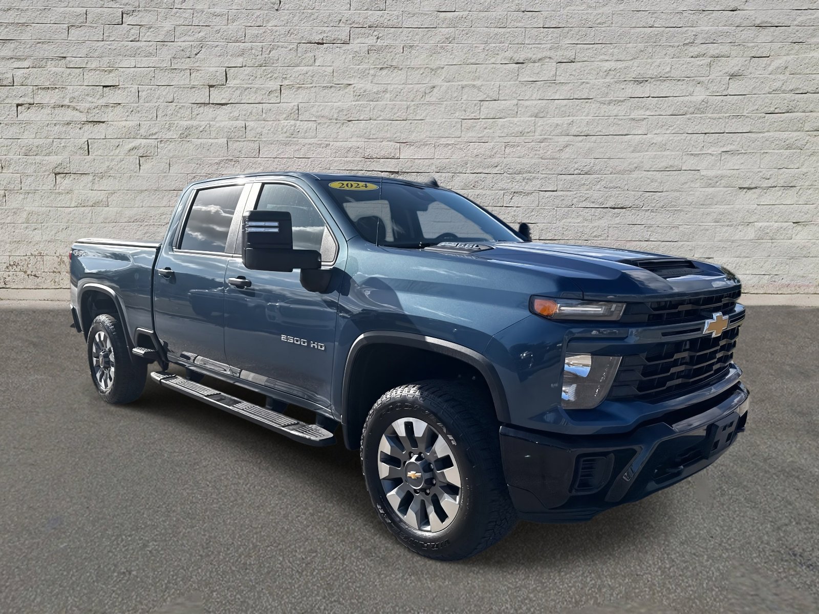 Used 2024 Chevrolet Silverado 2500 Custom w/ Custom Convenience Package image 3