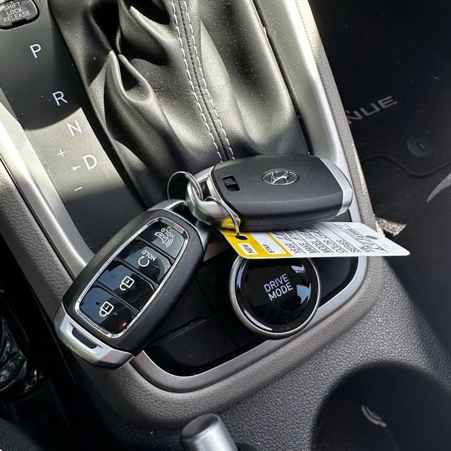 Certified 2025 Hyundai Venue SEL FWD image 28