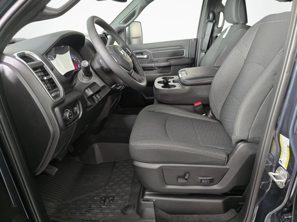 New 2026 RAM 3500 Big Horn AWD/4WD image 16