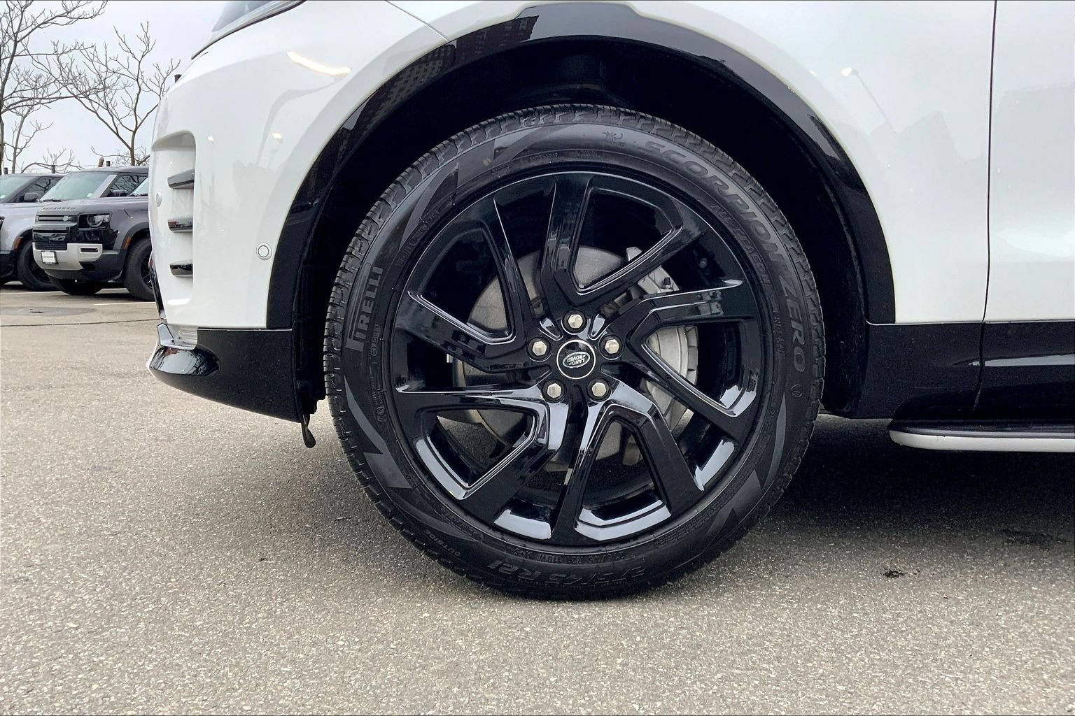 Certified 2025 Land Rover Discovery Dynamic SE AWD/4WD image 10