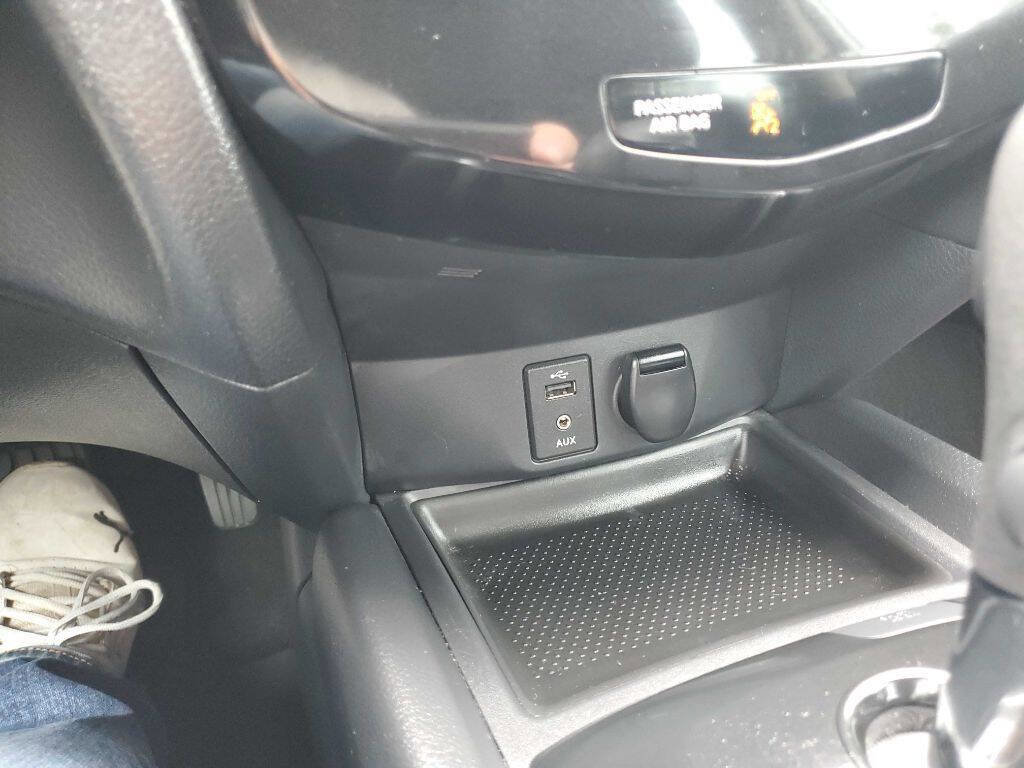 Used 2015 Nissan Rogue S AWD/4WD image 35
