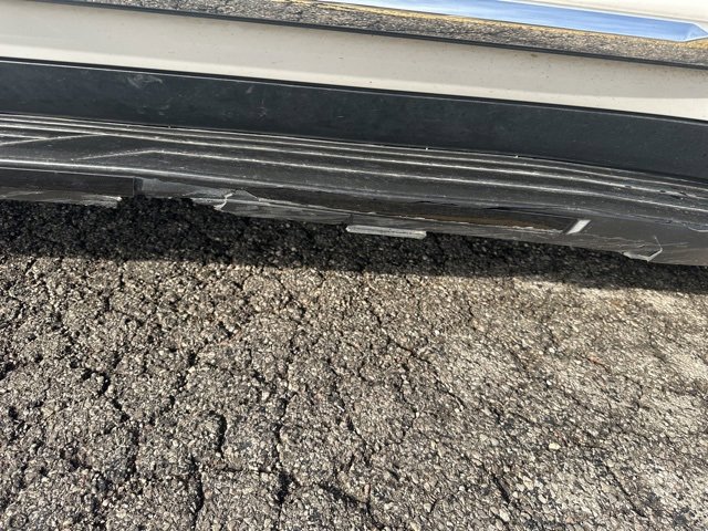 Used 2021 GMC Yukon XL SLT w/ SLT Premium Package image 7