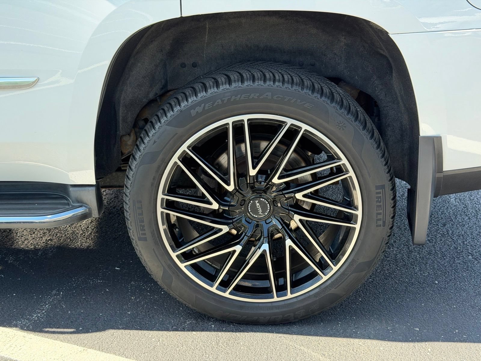 Used 2018 Cadillac Escalade Luxury AWD/4WD image 39
