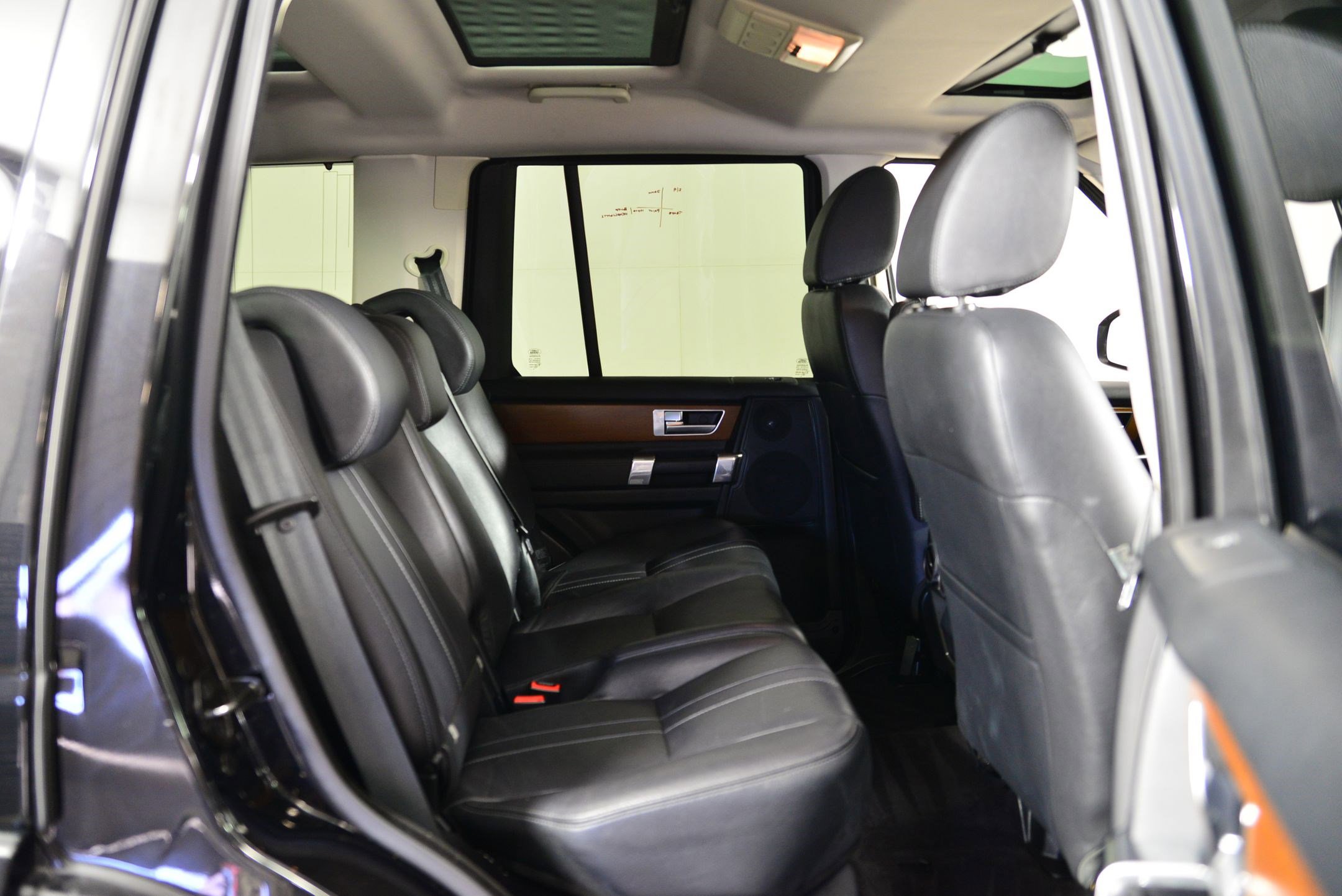 Used 2016 Land Rover LR4 image 18