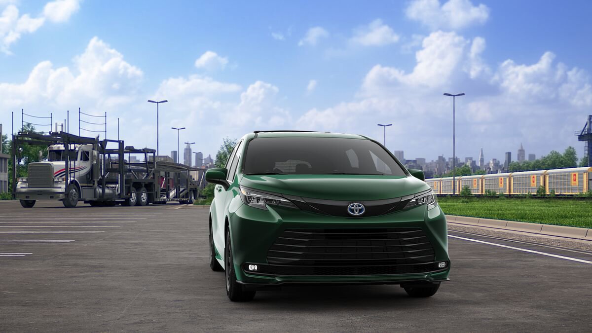 New 2025 Toyota Sienna XLE Woodland Edition image 16