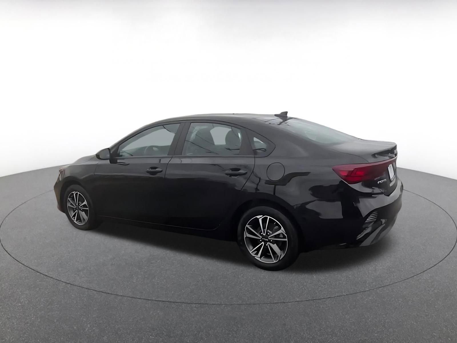 Used 2024 Kia Forte LXS image 10