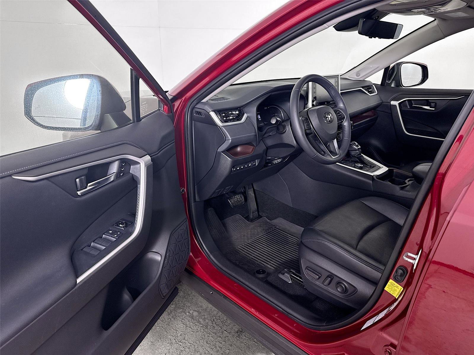 Used 2021 Toyota RAV4 Limited image 3