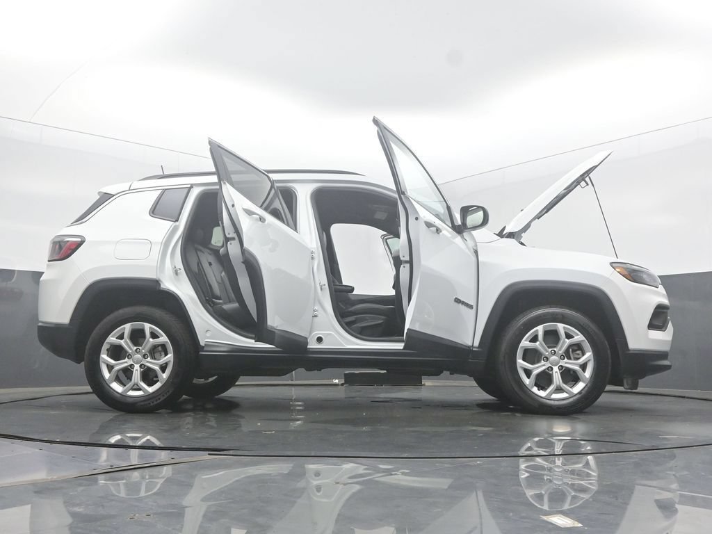 Used 2024 Jeep Compass Latitude AWD/4WD image 63