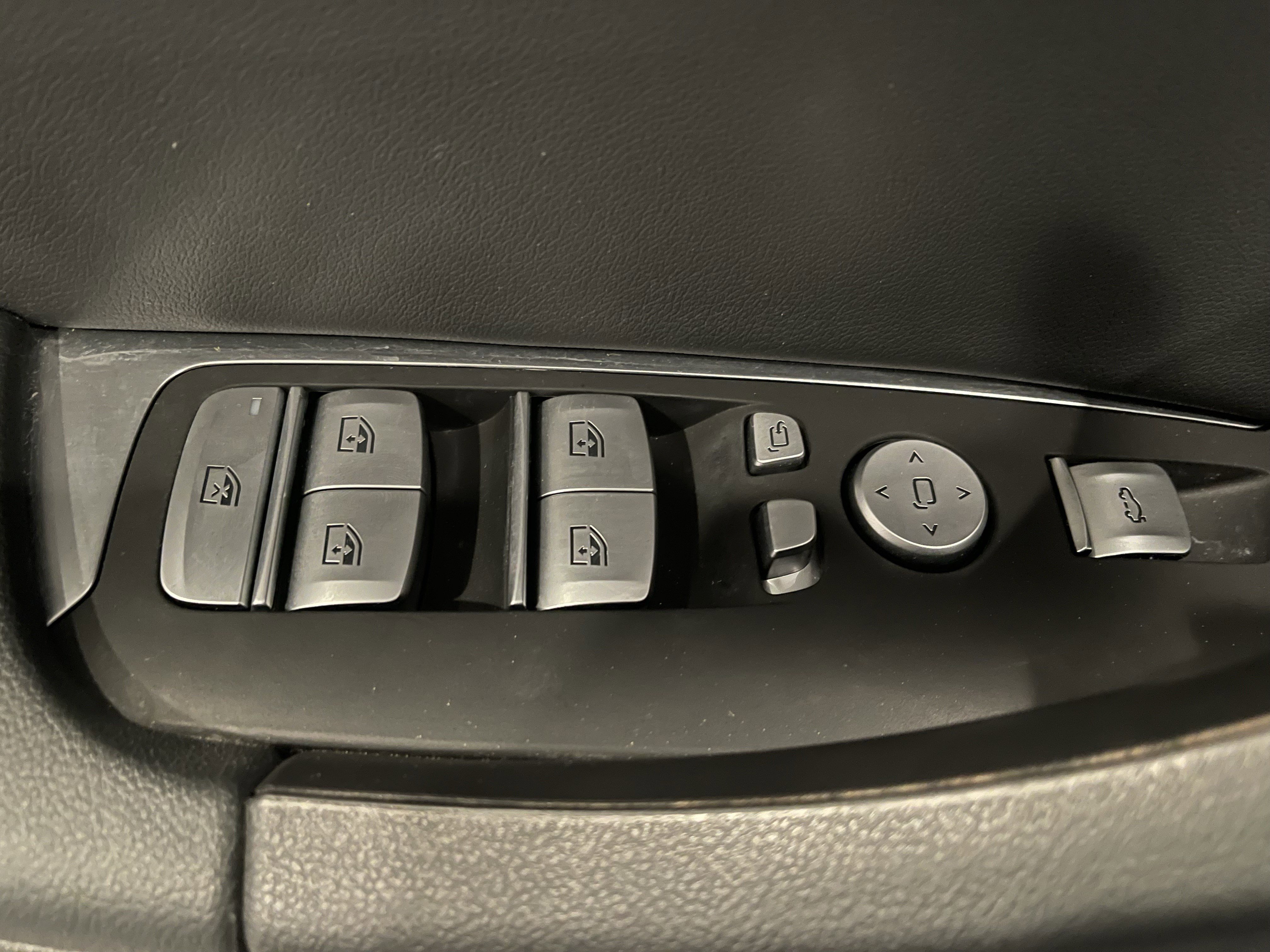 Used 2020 BMW X4 xDrive30i w/ Convenience Package image 11