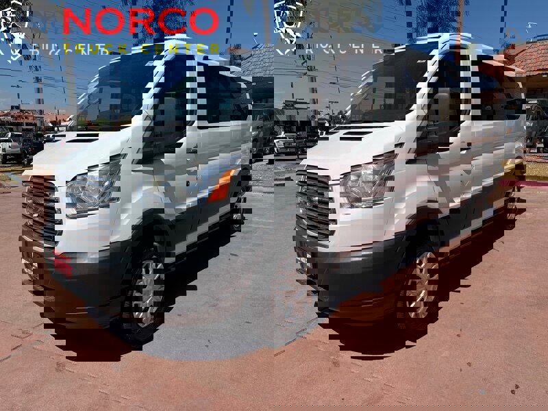 Used 2016 Ford Transit 350 XLT image 4