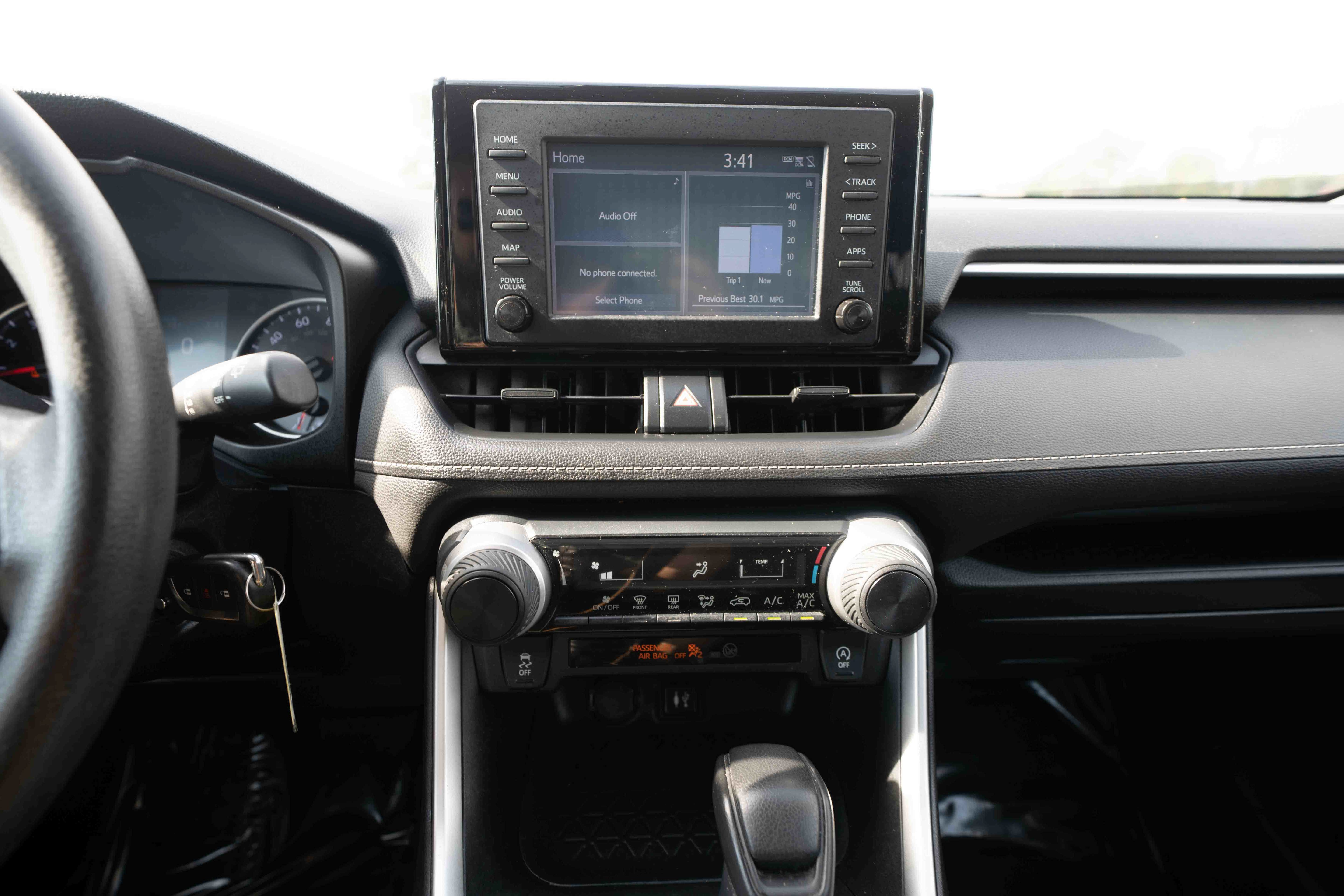 Used 2019 Toyota RAV4 LE AWD/4WD image 17