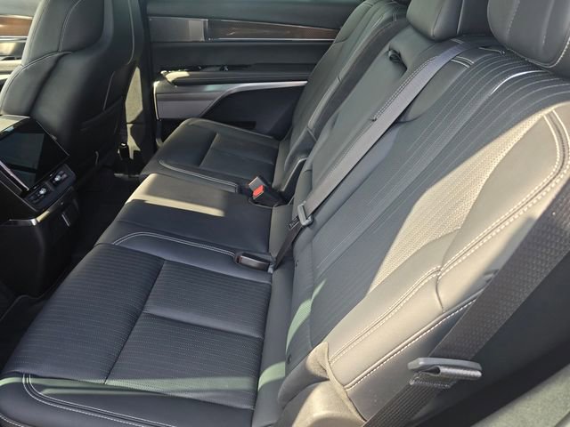 Used 2026 Cadillac Vistiq Luxury image 12