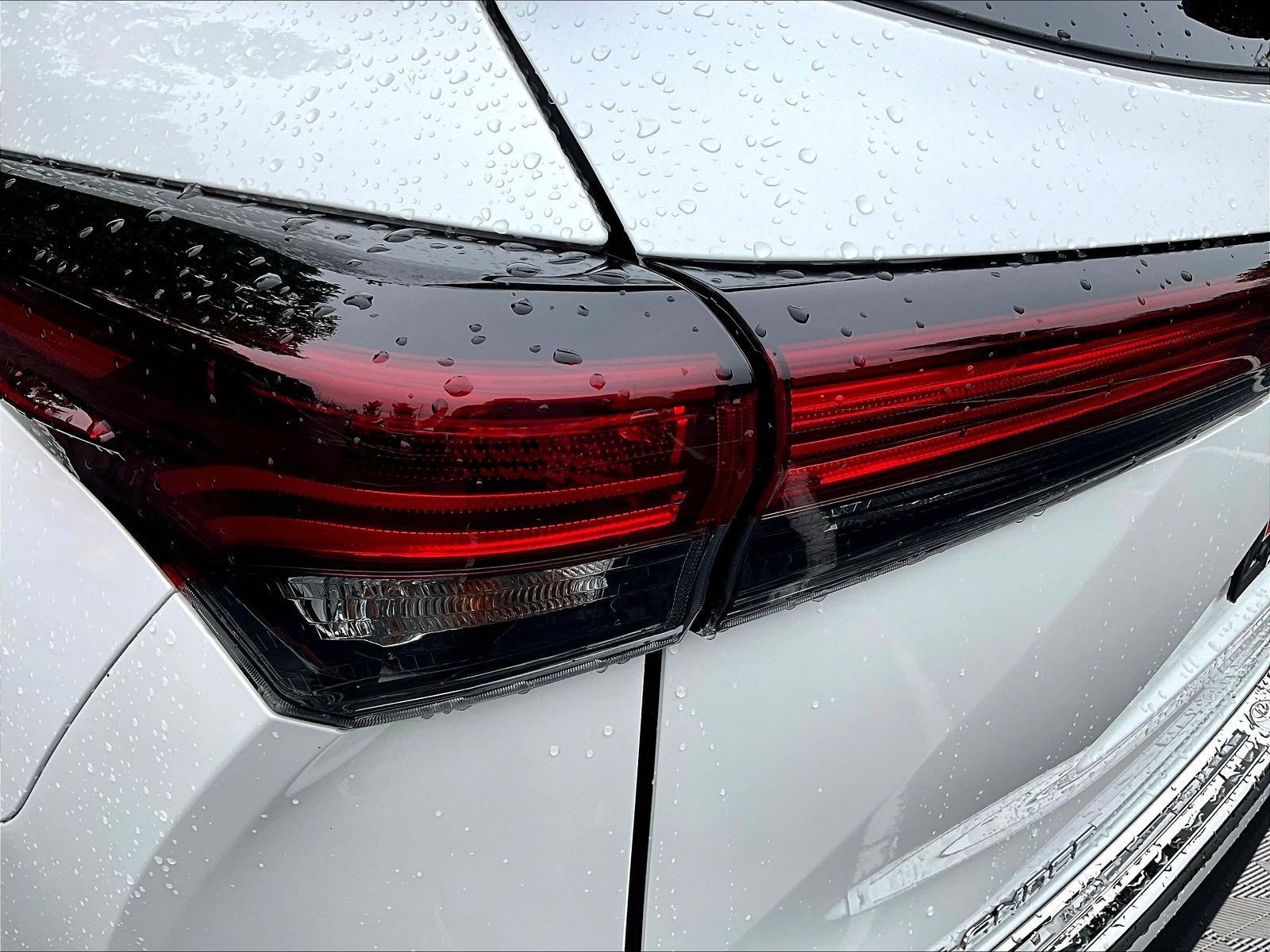 Used 2024 Toyota Highlander XLE AWD/4WD image 23