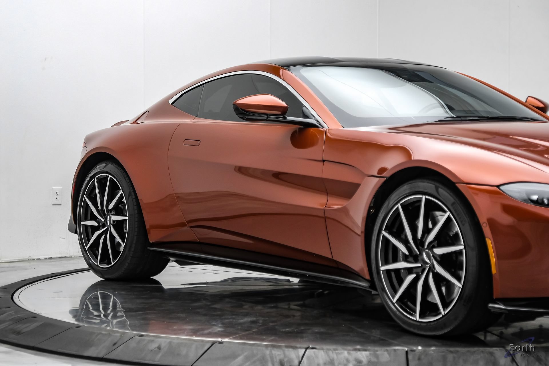 Used 2019 Aston Martin V8 Vantage Coupe RWD image 31
