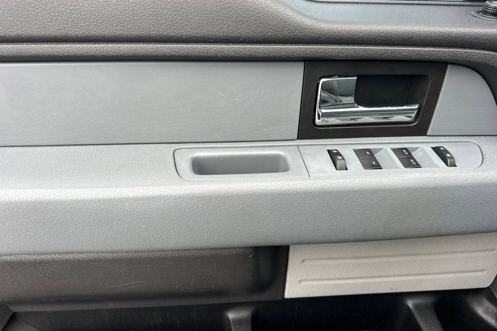 Used 2013 Ford F150 XLT w/ Luxury Equipment Group image 11