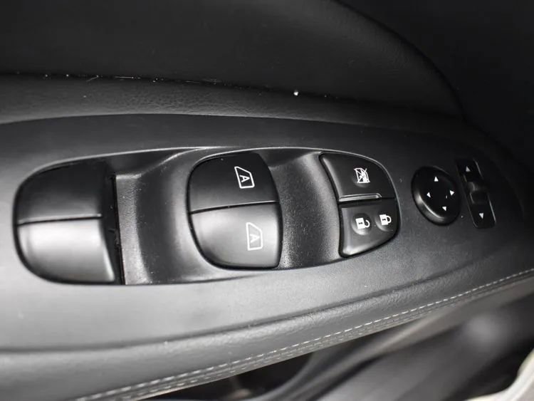 Used 2020 Nissan Pathfinder SL image 21