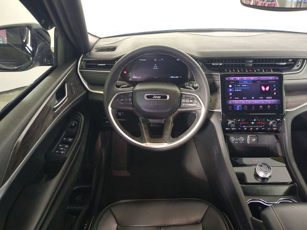 Used 2024 Jeep Grand Cherokee Limited w/ Black Appearance Package RWD image 19