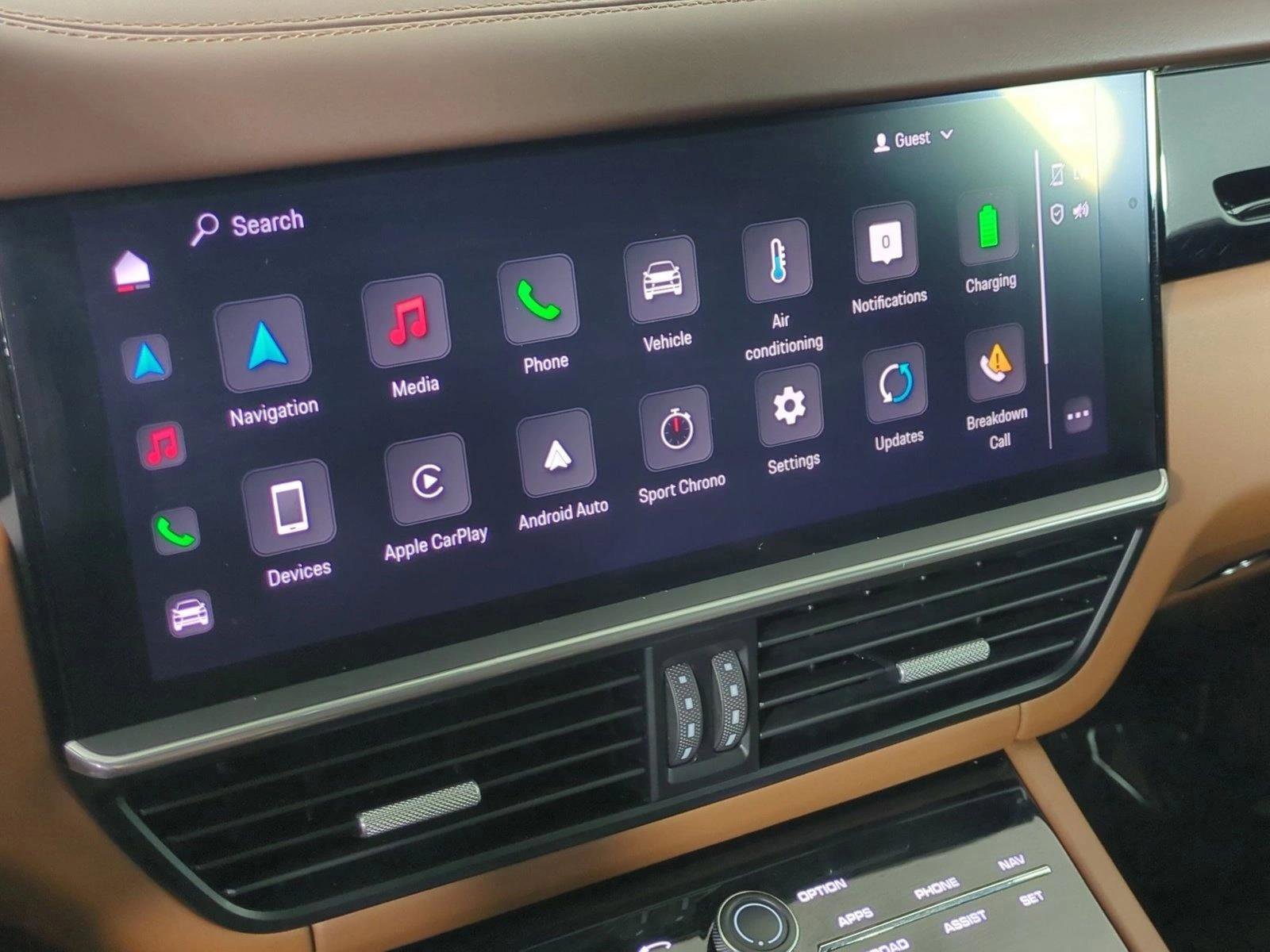 Certified 2022 Porsche Cayenne E-Hybrid Coupe AWD/4WD image 18