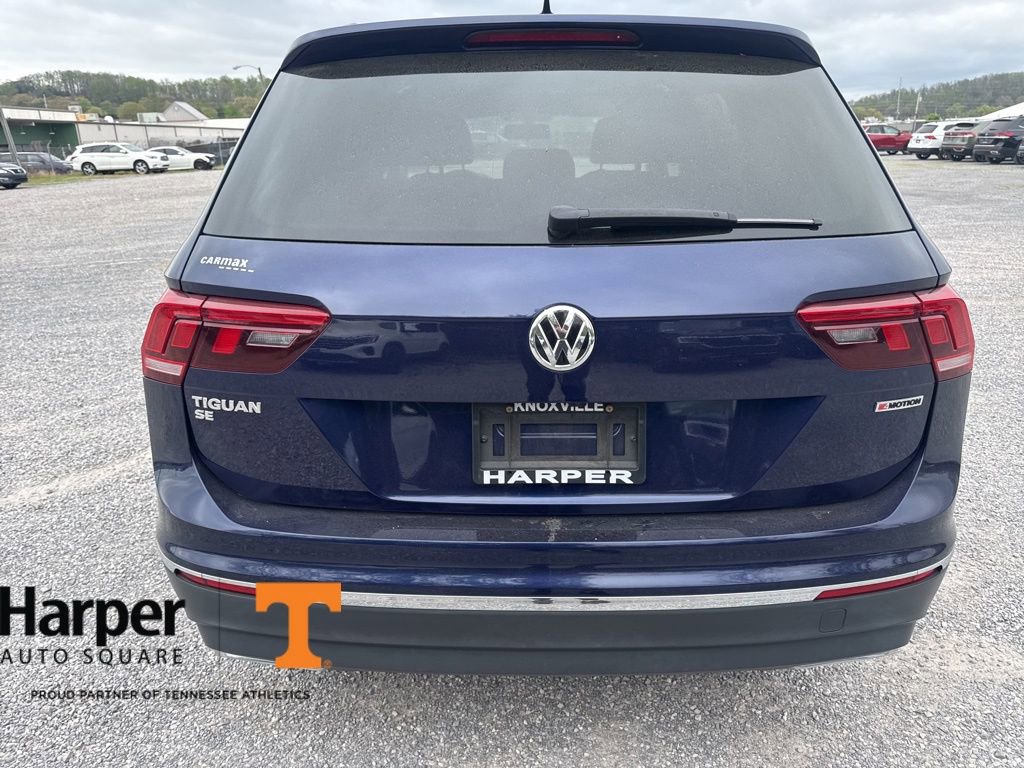 Used 2021 Volkswagen Tiguan SE w/ Panoramic Sunroof Package image 4