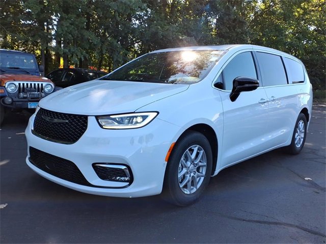 New 2026 Chrysler Pacifica Select image 7