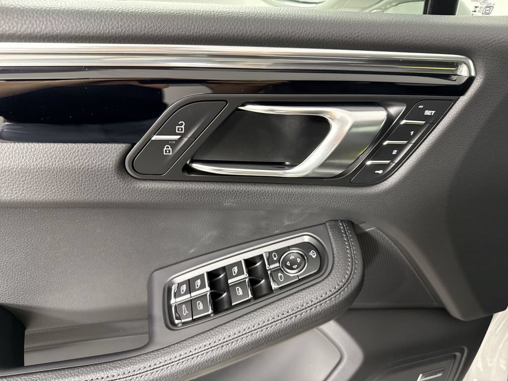 New 2026 Porsche Macan AWD/4WD image 33