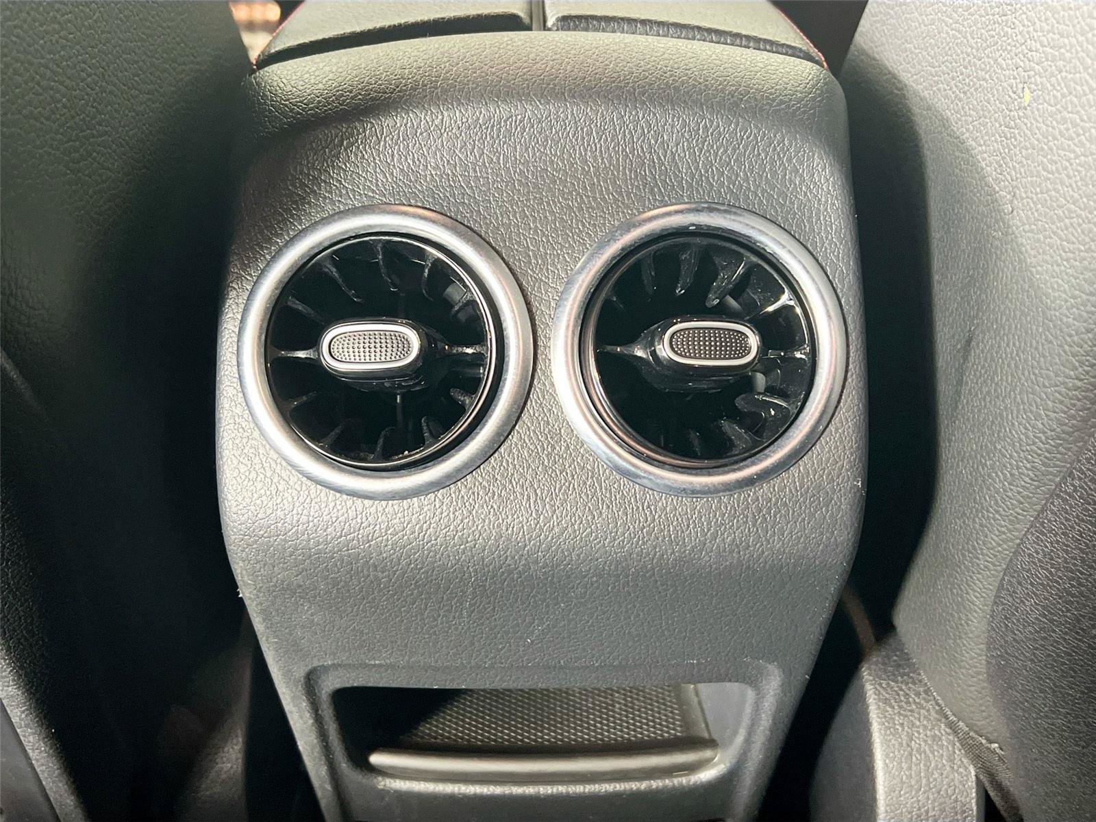 Used 2022 Mercedes-Benz GLB 250 4MATIC image 26