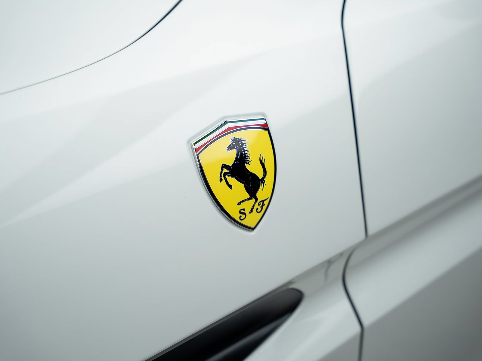Used 2019 Ferrari Portofino RWD image 27