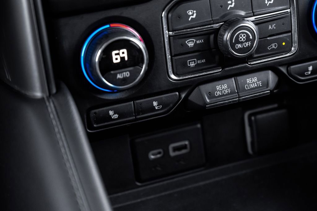 Used 2022 Chevrolet Suburban LT w/ Luxury Package image 20