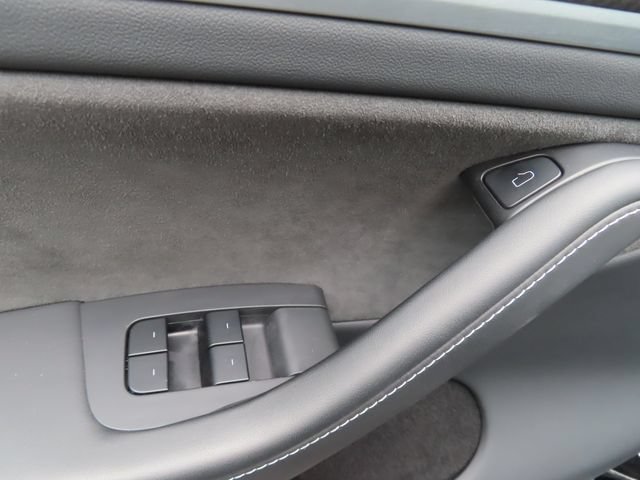 Used 2025 Tesla Model Y Performance AWD/4WD image 11