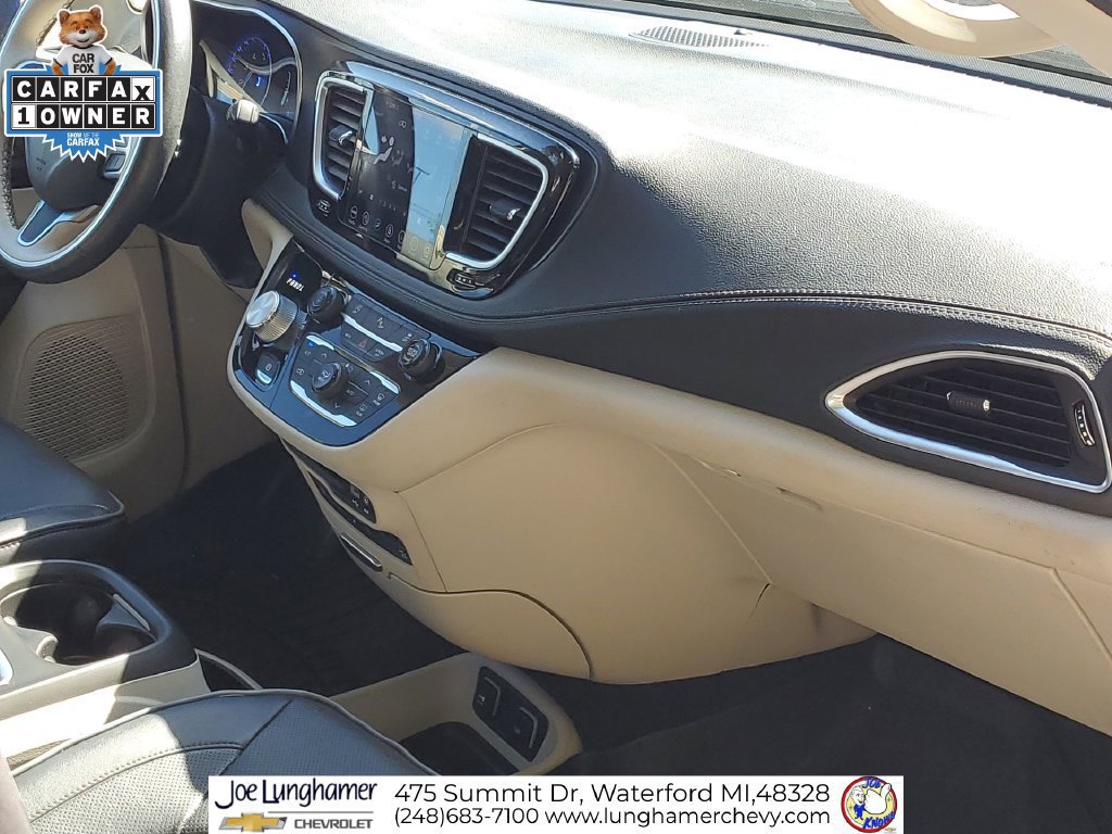 Used 2020 Chrysler Pacifica Limited FWD image 30