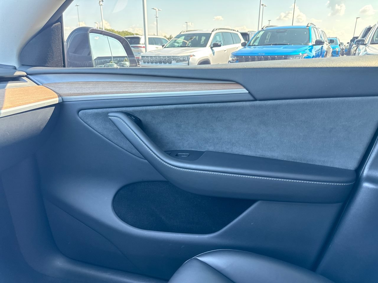 Used 2024 Tesla Model Y Long Range AWD/4WD image 25