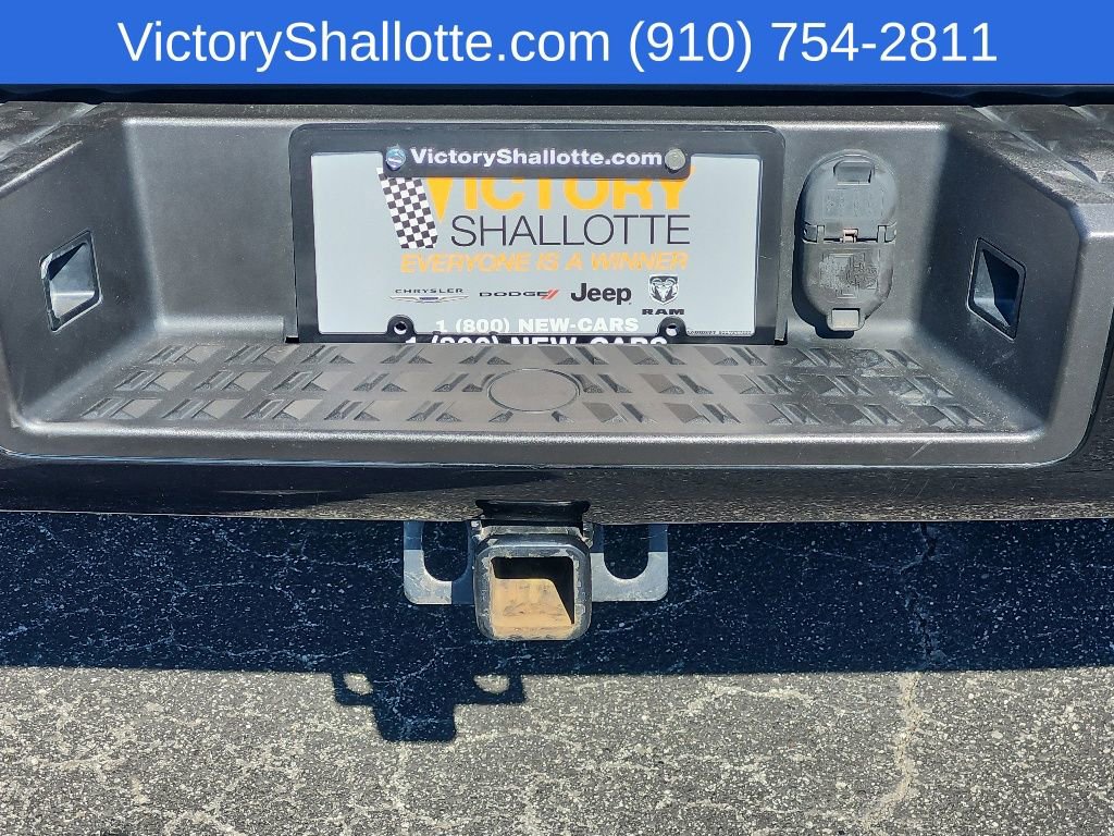 Used 2020 Nissan Titan SV w/ SV Convenience Package RWD image 29