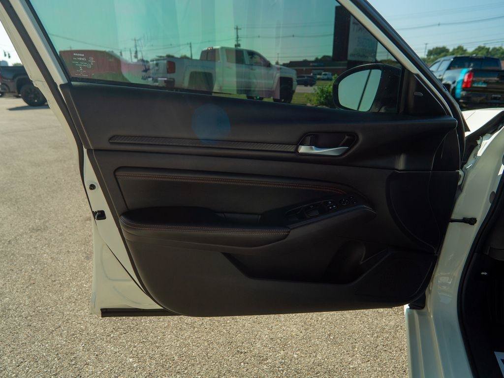 Used 2020 Nissan Altima 2.5 SR w/ Premium Package FWD image 15